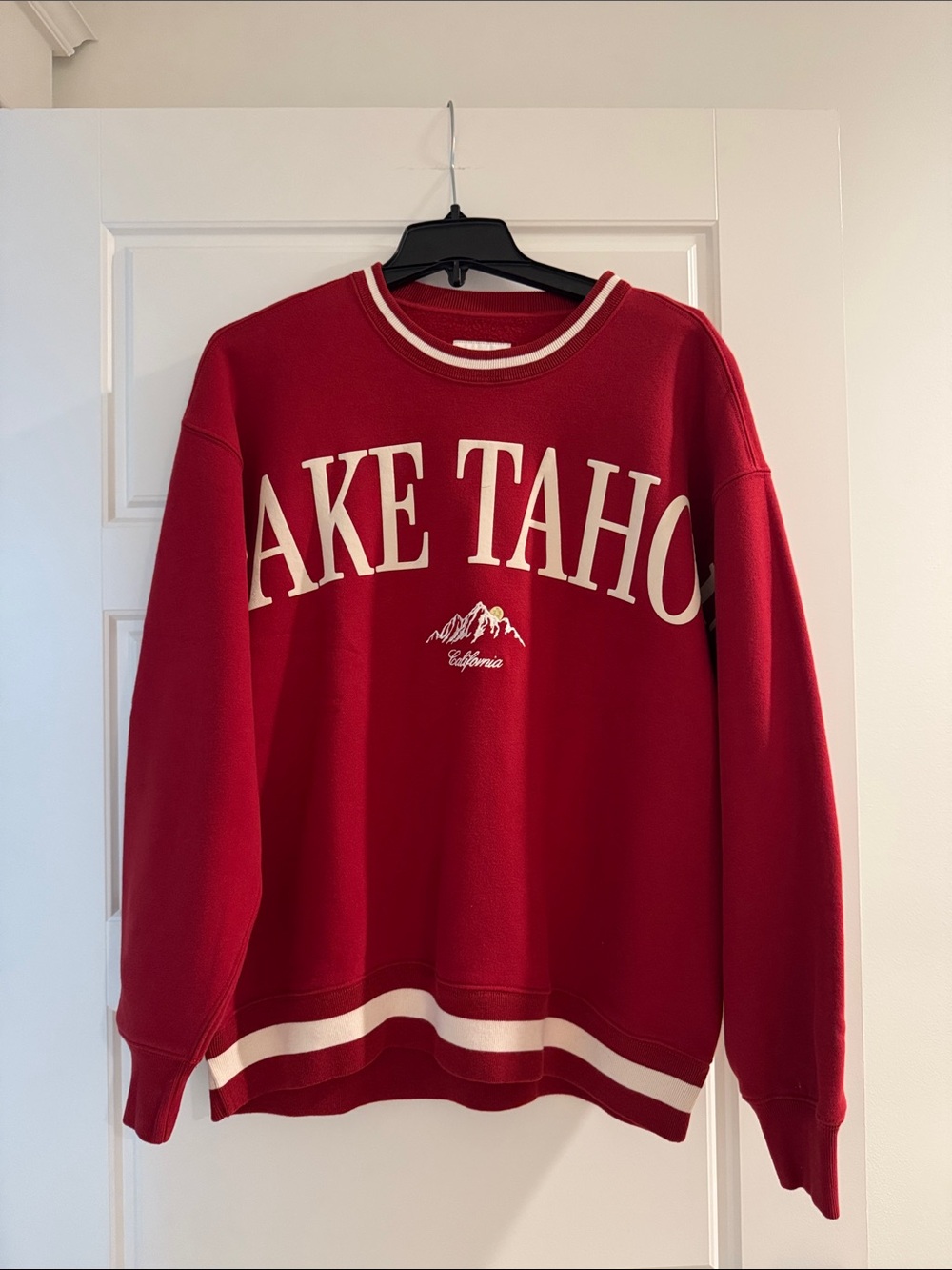 Abercrombie & Fitch Red Sweatshirt with Cream Trim - Never Worn - M